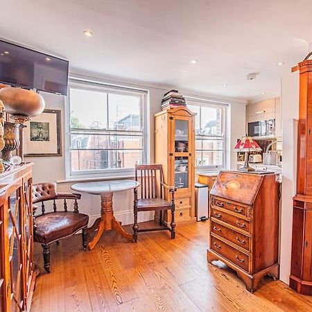 Appartamento Stylish 1-Bed Flat In Soho - Prime Central Londra Esterno foto