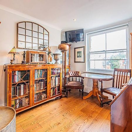 Appartamento Stylish 1-Bed Flat In Soho - Prime Central Londra Esterno foto