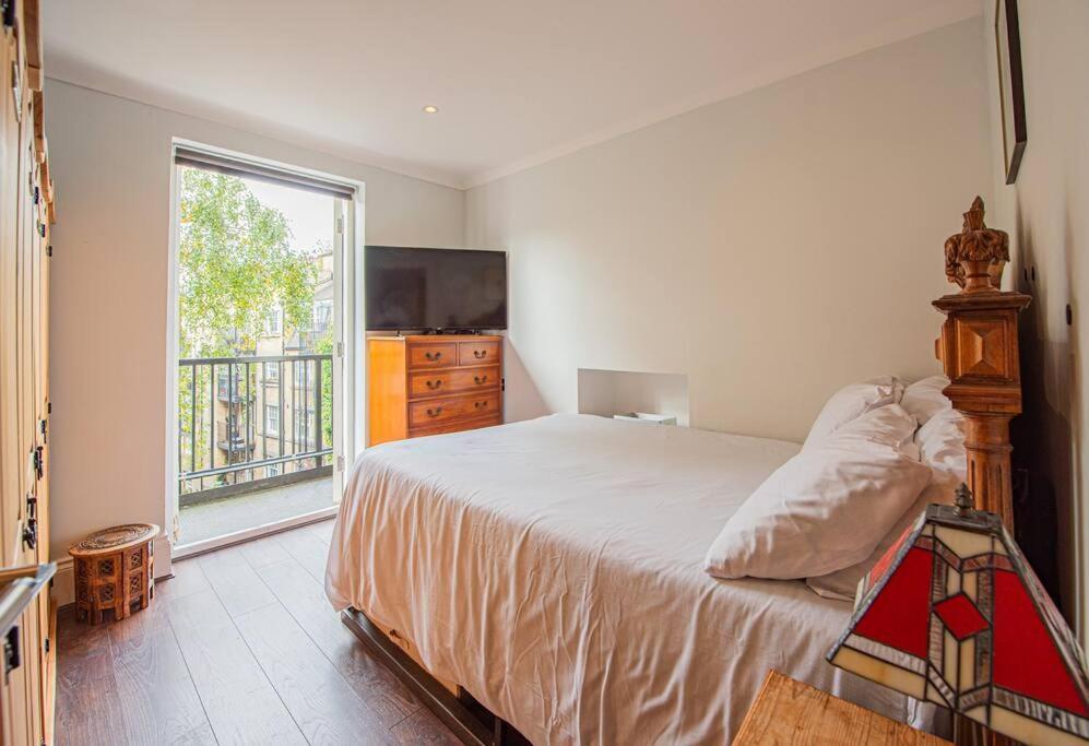 Appartamento Stylish 1-Bed Flat In Soho - Prime Central Londra Esterno foto